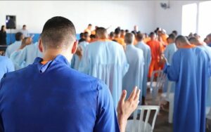 21 PRESOS SE BAUTIZAN EN CÁRCEL DE BRASIL