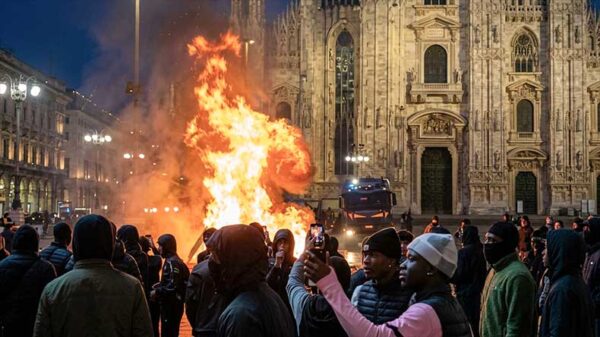 Italia al borde de la destrucción:  captan a jóvenes en redes sociales para saquear e incendiar.